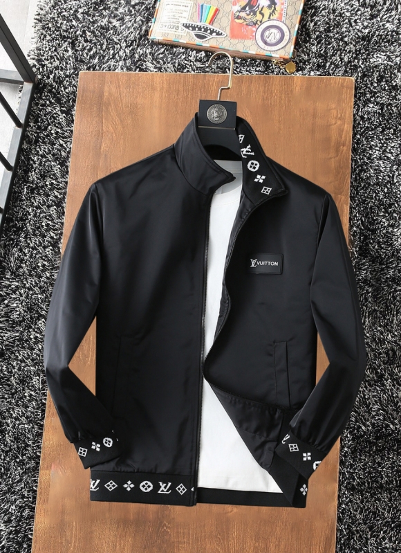 Hoodies & Sweatshirts