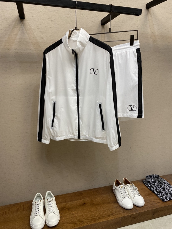 Hoodies & Sweatshirts Hoodies & Sweatshirts