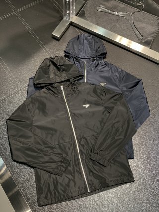 Hoodies & Sweatshirts