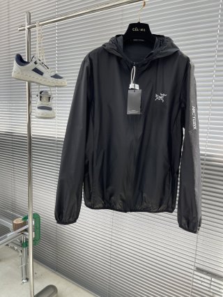 Hoodies & Sweatshirts