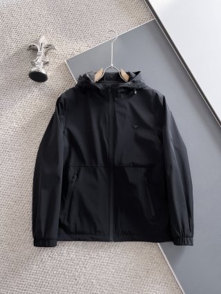 Hoodies & Sweatshirts