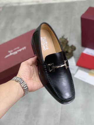 FerragamoSHOES