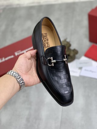 FerragamoSHOES