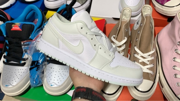 AirJordan1LowSHOES
