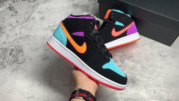 AirJordan1MidSHOES
