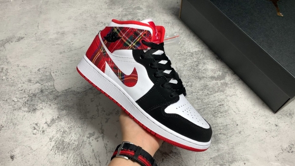 AirJordan1MidSHOES