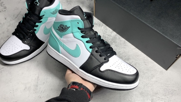 AirJordan1MidSHOES