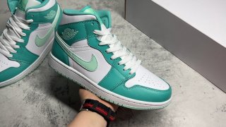 AirJordan1MidSHOES
