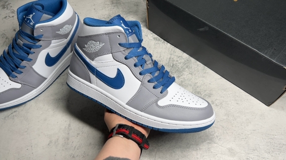 AirJordan1MidSHOES