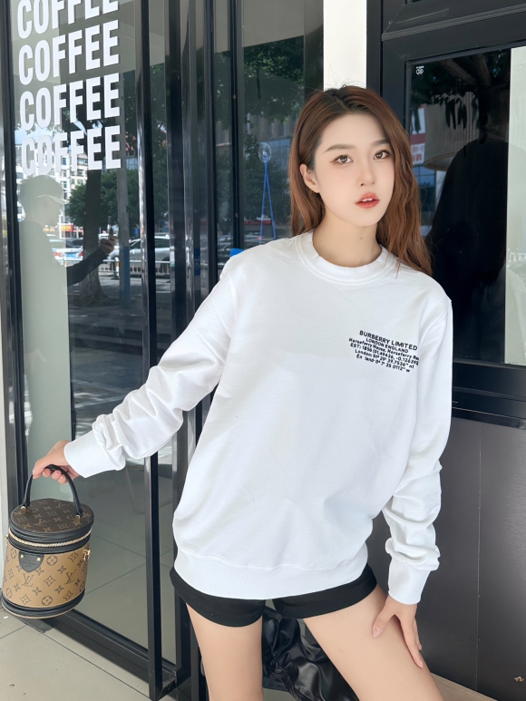 Hoodies & Sweatshirts