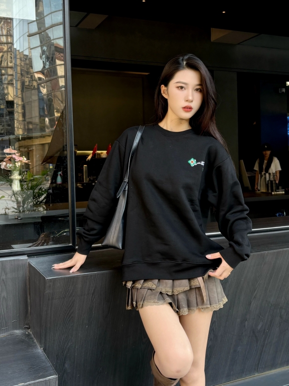 Hoodies & Sweatshirts