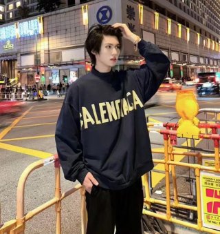 Hoodies & Sweatshirts