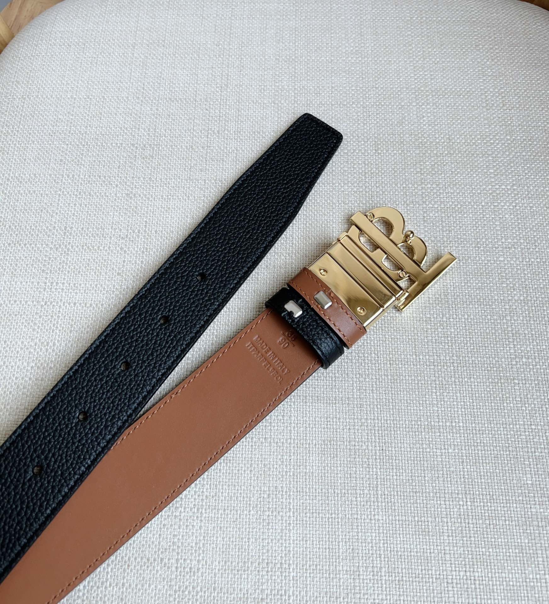 Burberry-Belts
