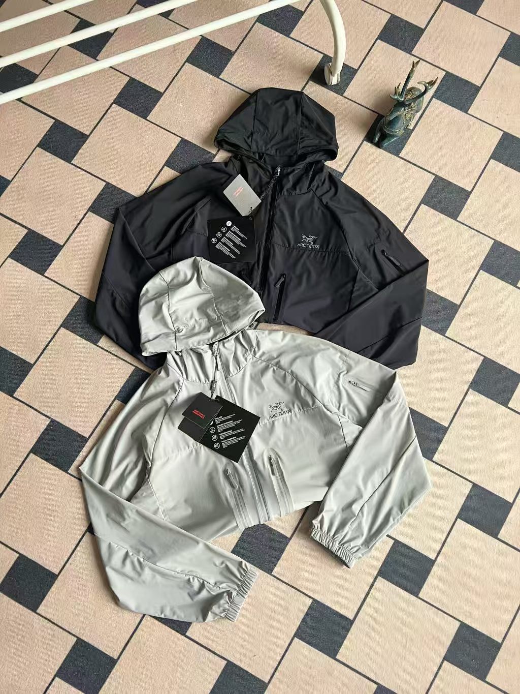 Hoodies & Sweatshirts