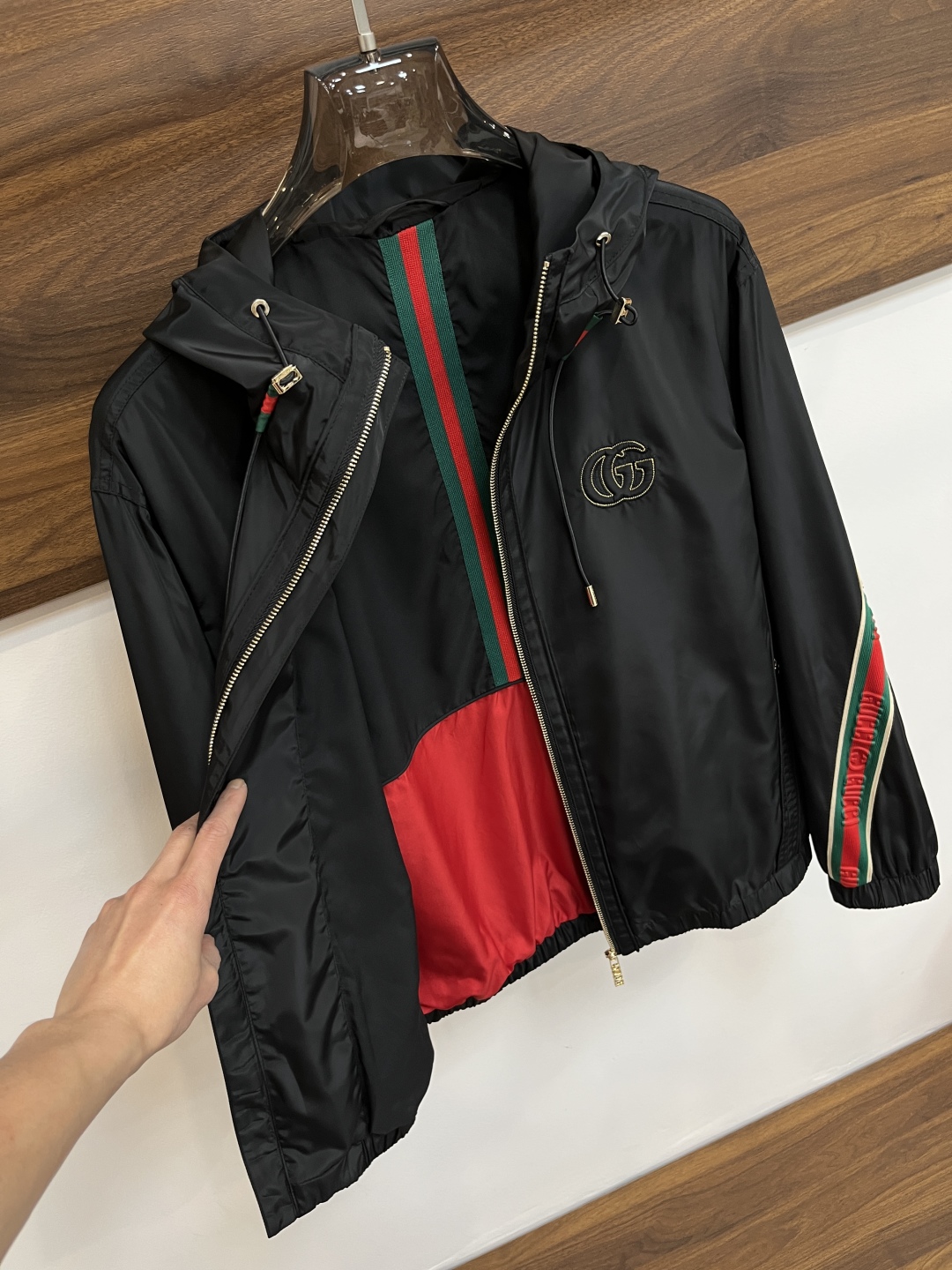 Hoodies & Sweatshirts