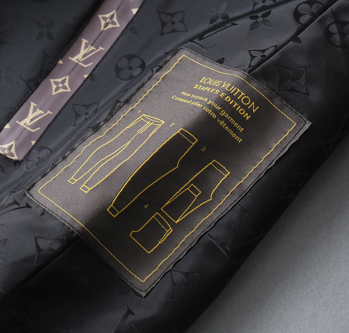 Hoodies & Sweatshirts