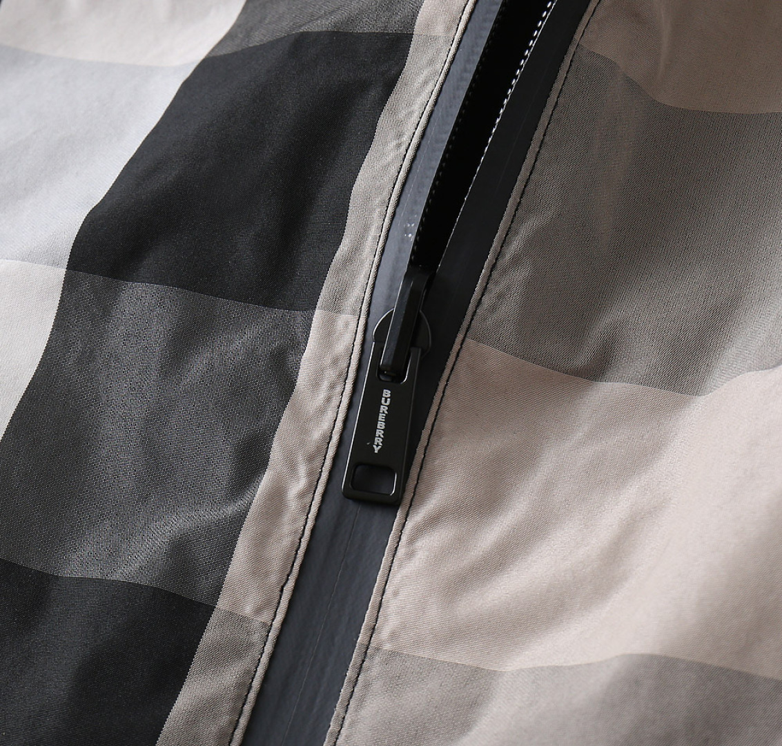 Hoodies & Sweatshirts