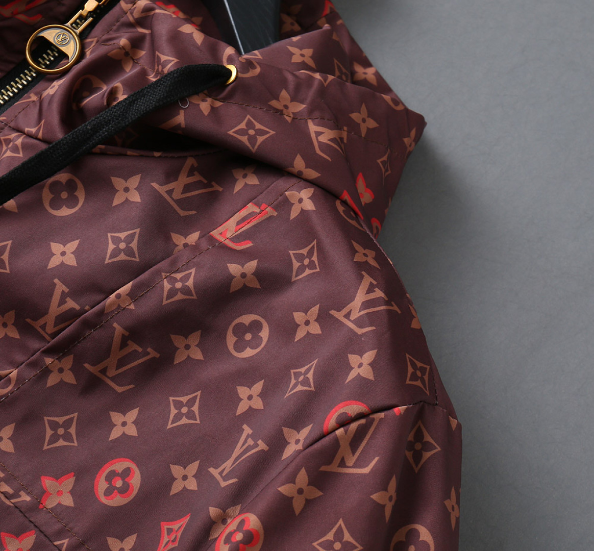 Hoodies & Sweatshirts