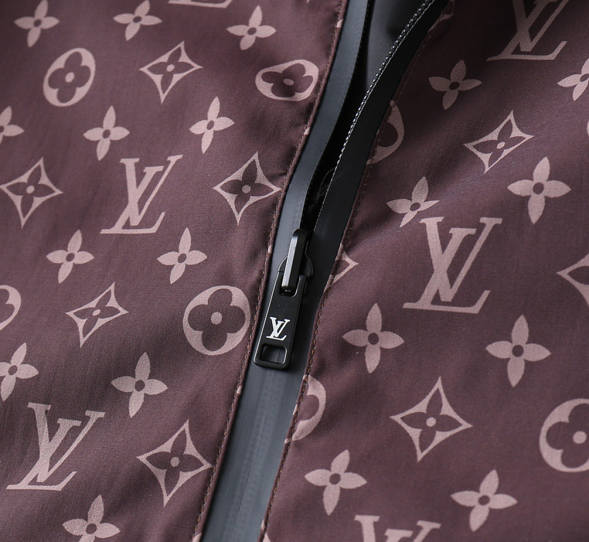 Hoodies & Sweatshirts