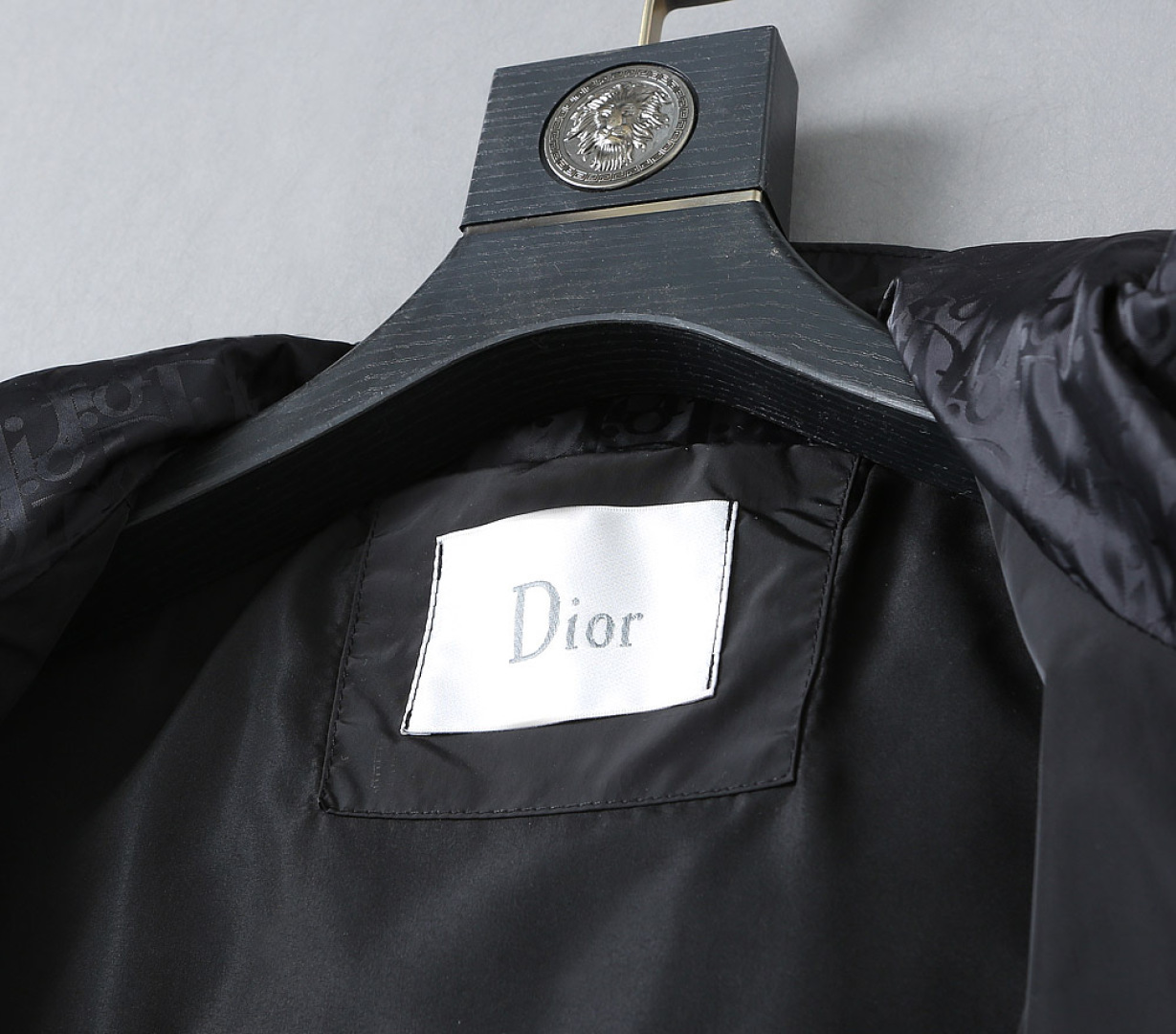 Hoodies & Sweatshirts