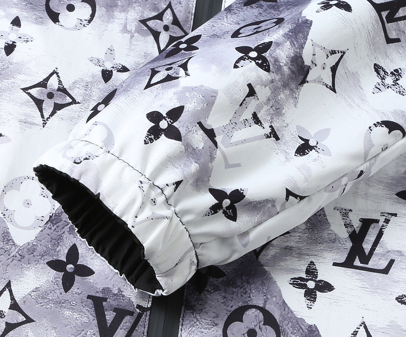 Hoodies & Sweatshirts