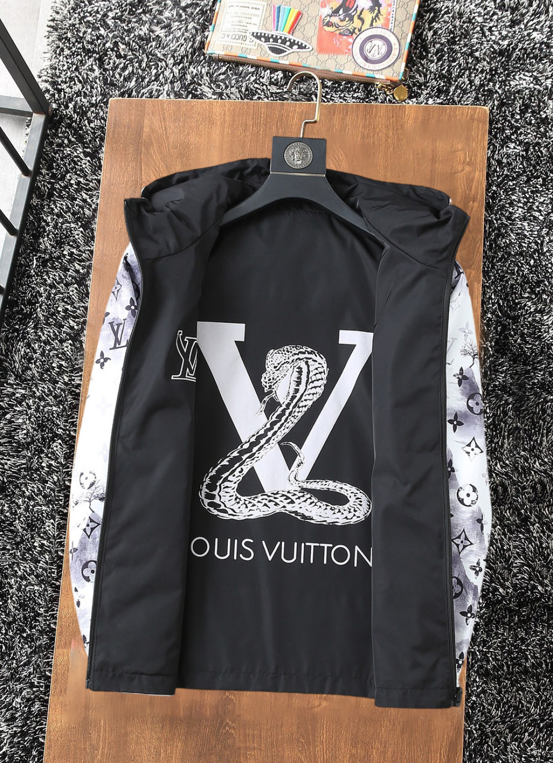 Hoodies & Sweatshirts