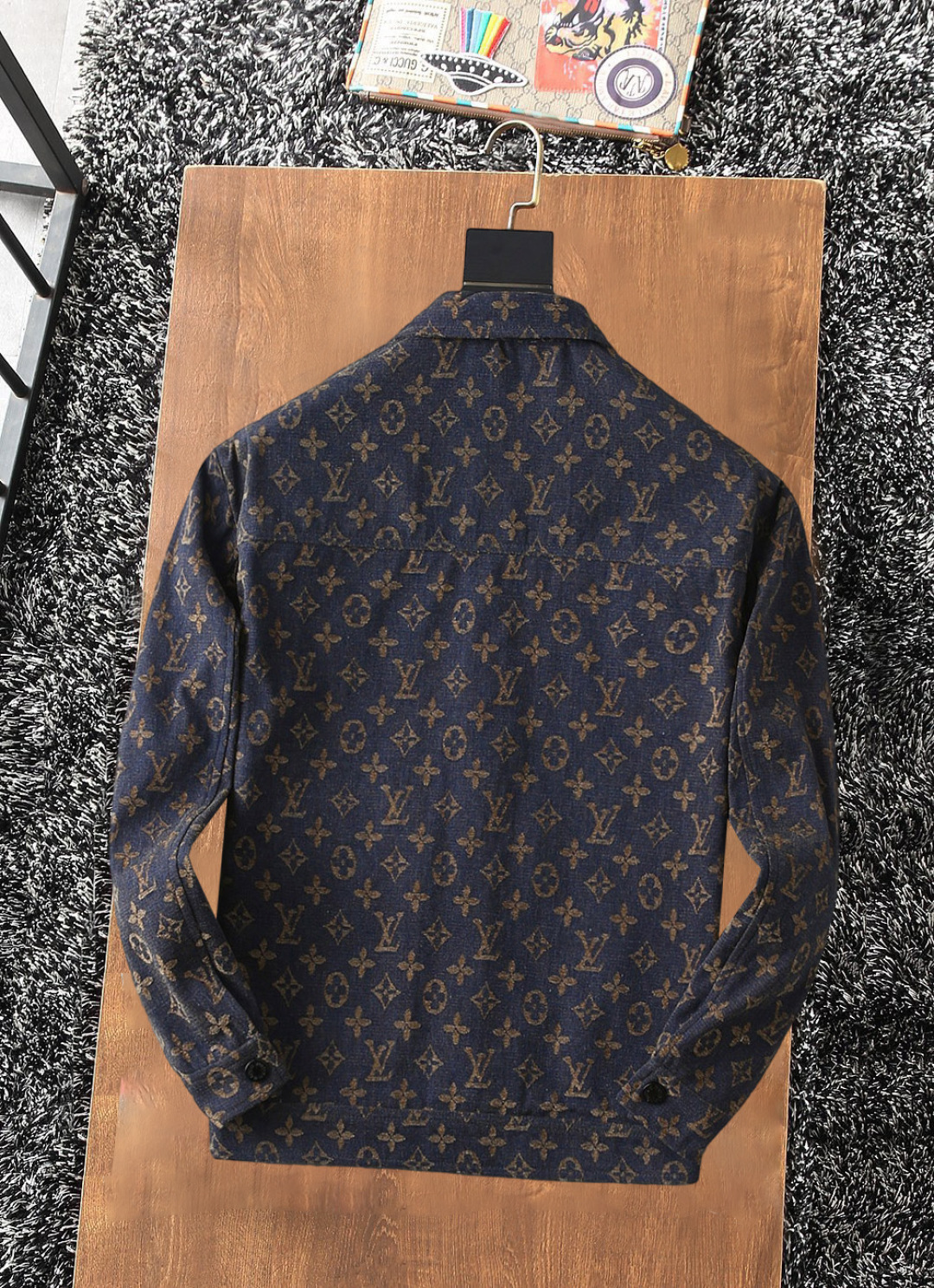 Hoodies & Sweatshirts