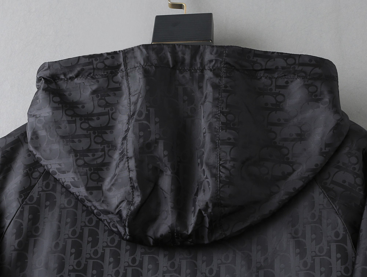 Hoodies & Sweatshirts