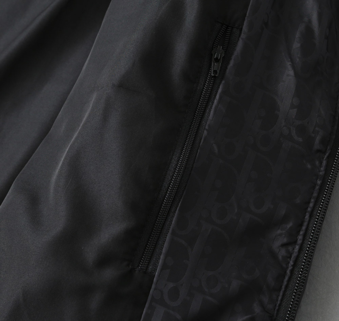 Hoodies & Sweatshirts