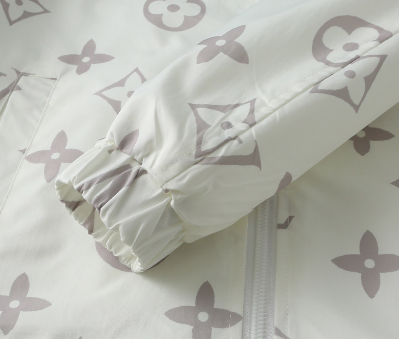 Hoodies & Sweatshirts