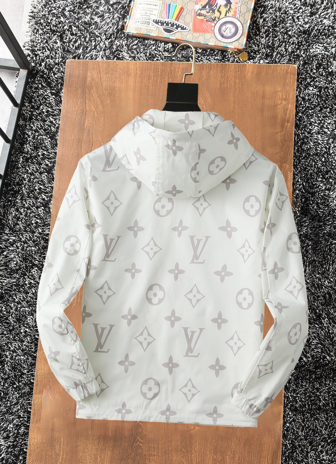 Hoodies & Sweatshirts