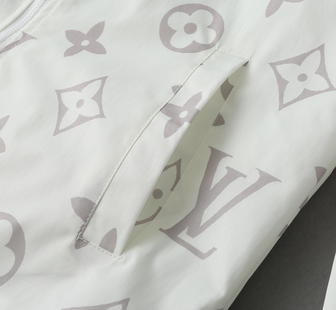 Hoodies & Sweatshirts