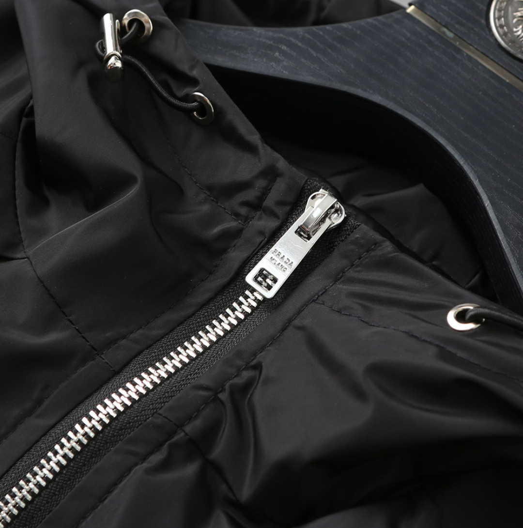 Hoodies & Sweatshirts