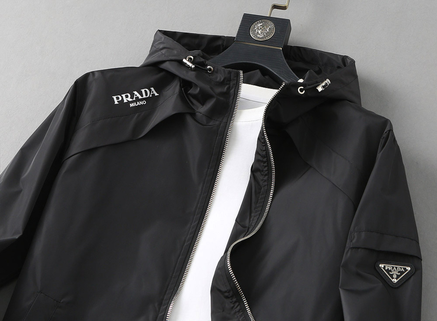 Hoodies & Sweatshirts