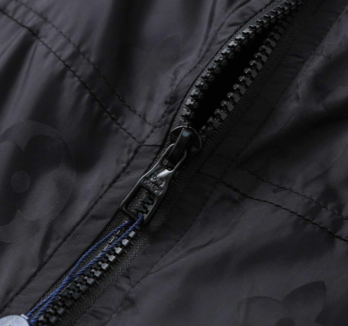 Hoodies & Sweatshirts