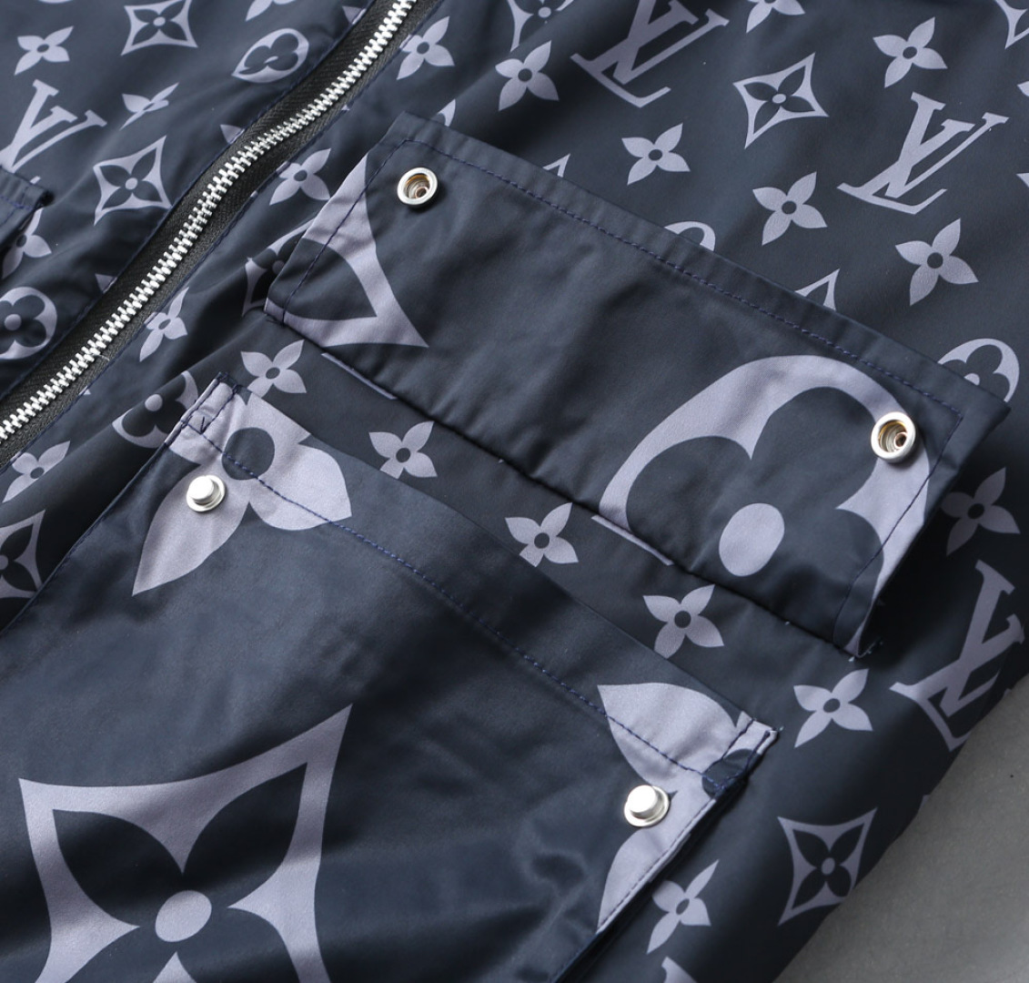 Hoodies & Sweatshirts