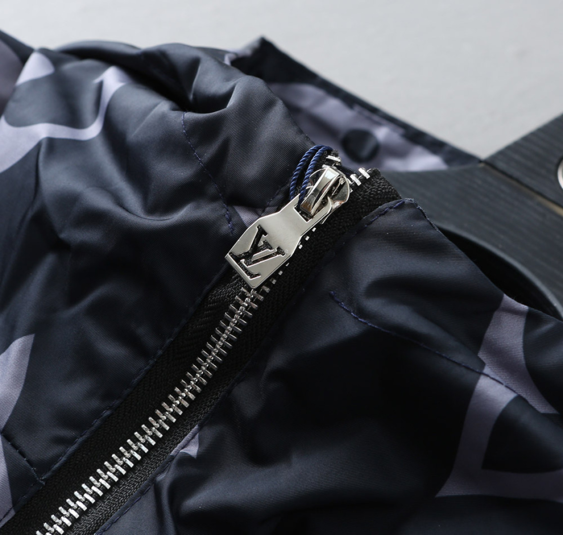 Hoodies & Sweatshirts