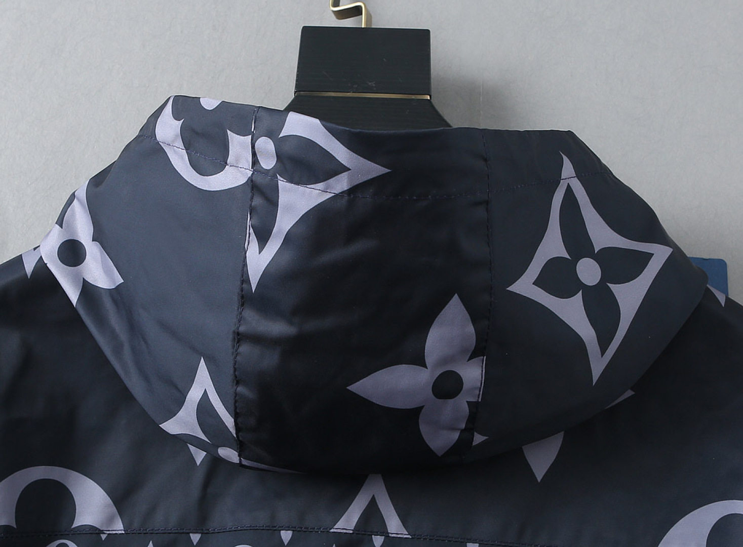 Hoodies & Sweatshirts