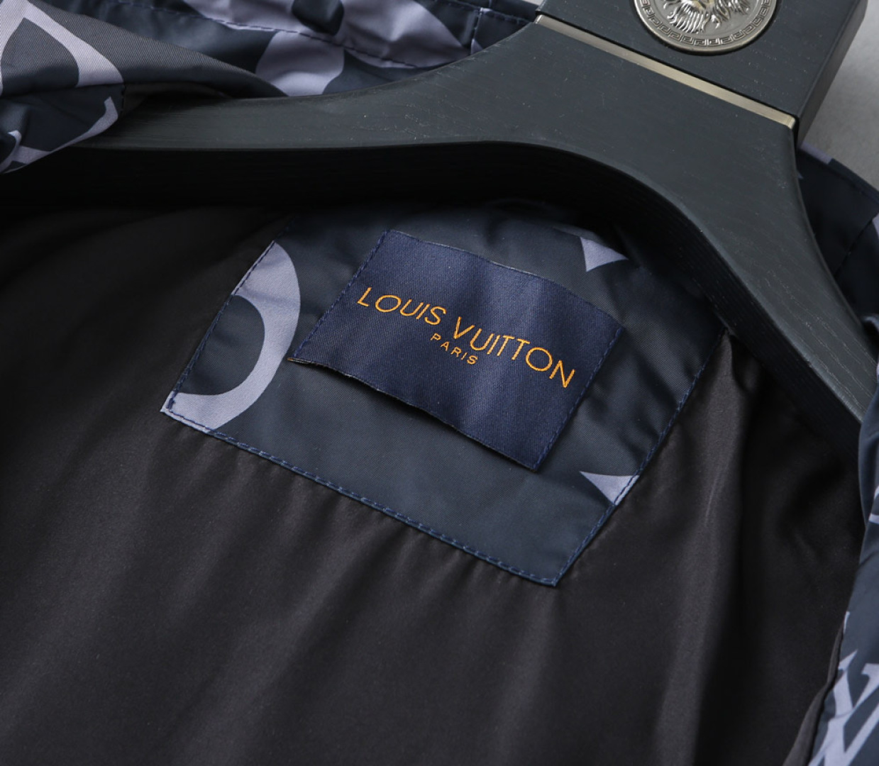 Hoodies & Sweatshirts