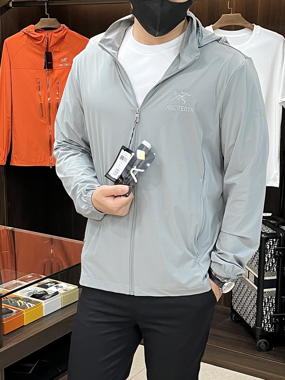 Hoodies & Sweatshirts