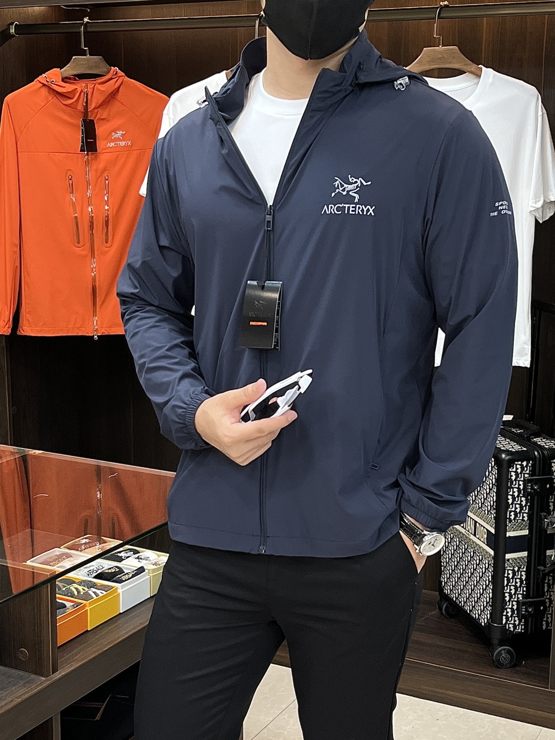 Hoodies & Sweatshirts