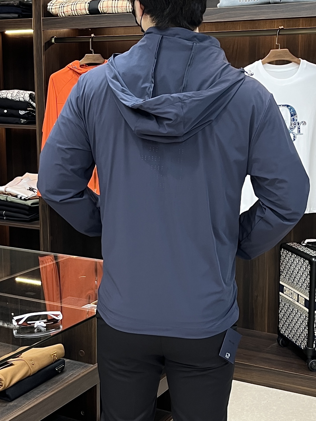 Hoodies & Sweatshirts