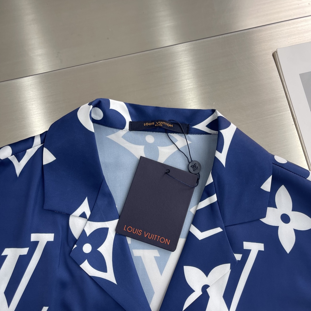 Leisure suit