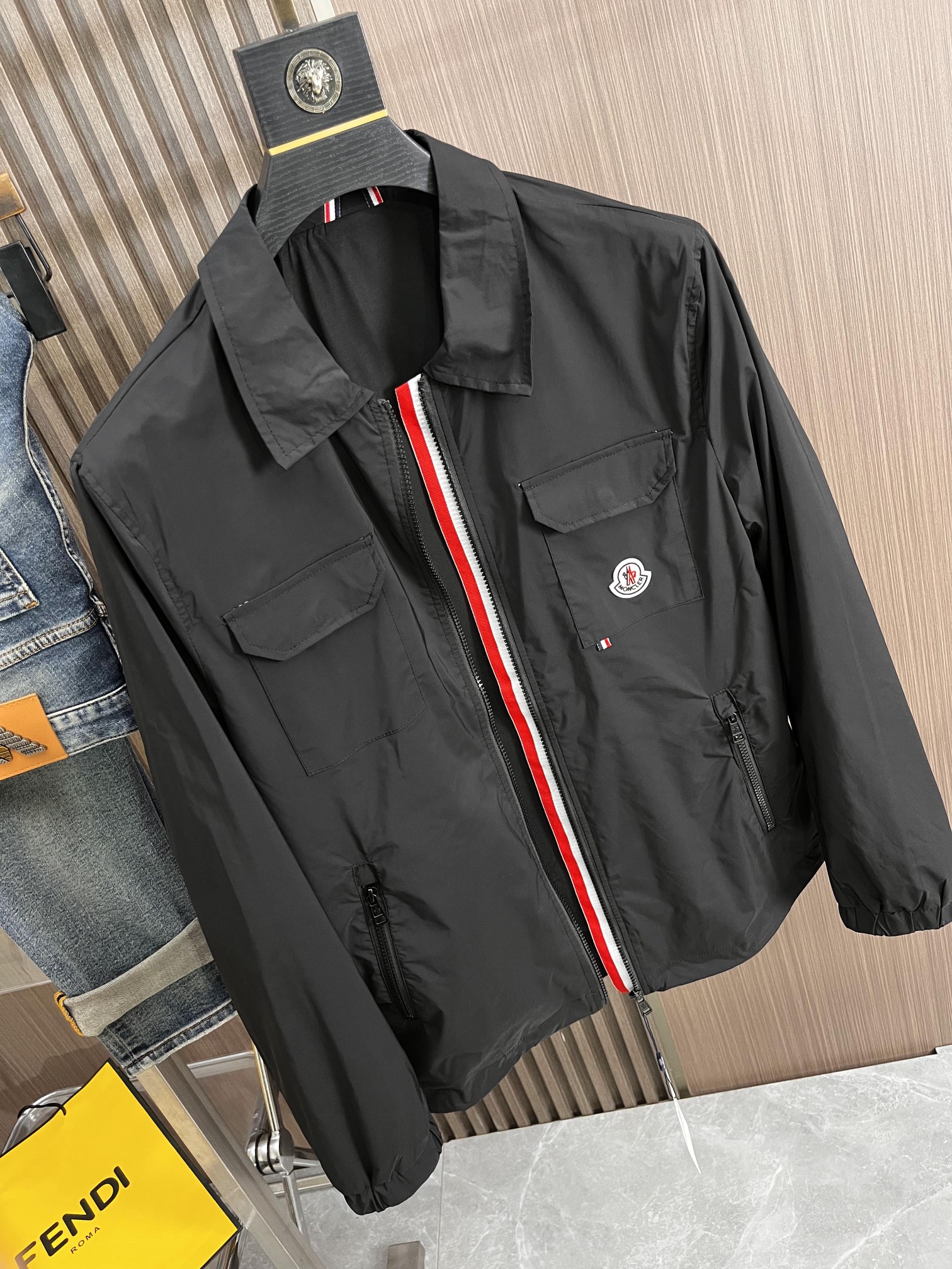 Hoodies & Sweatshirts