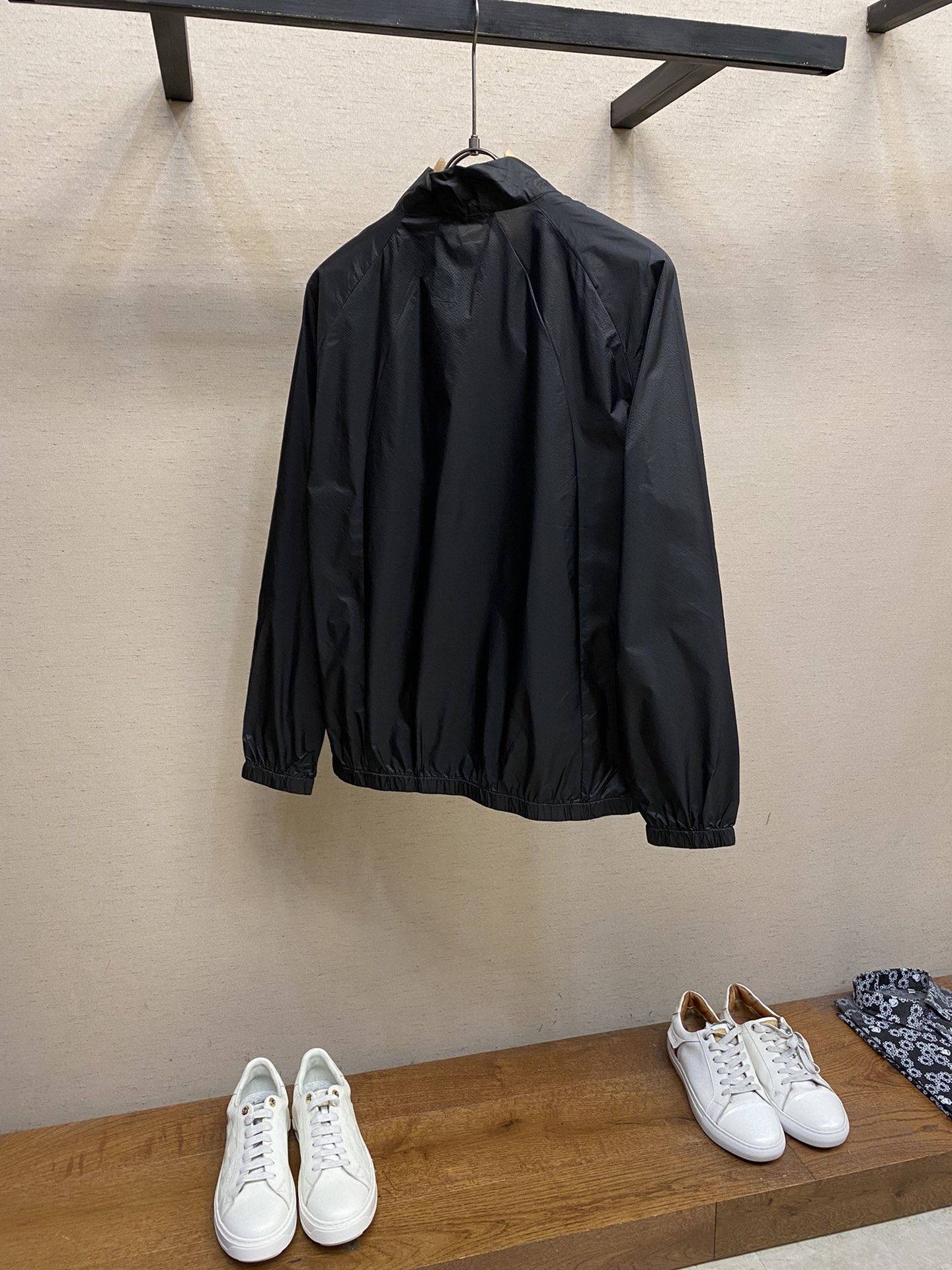 Hoodies & Sweatshirts