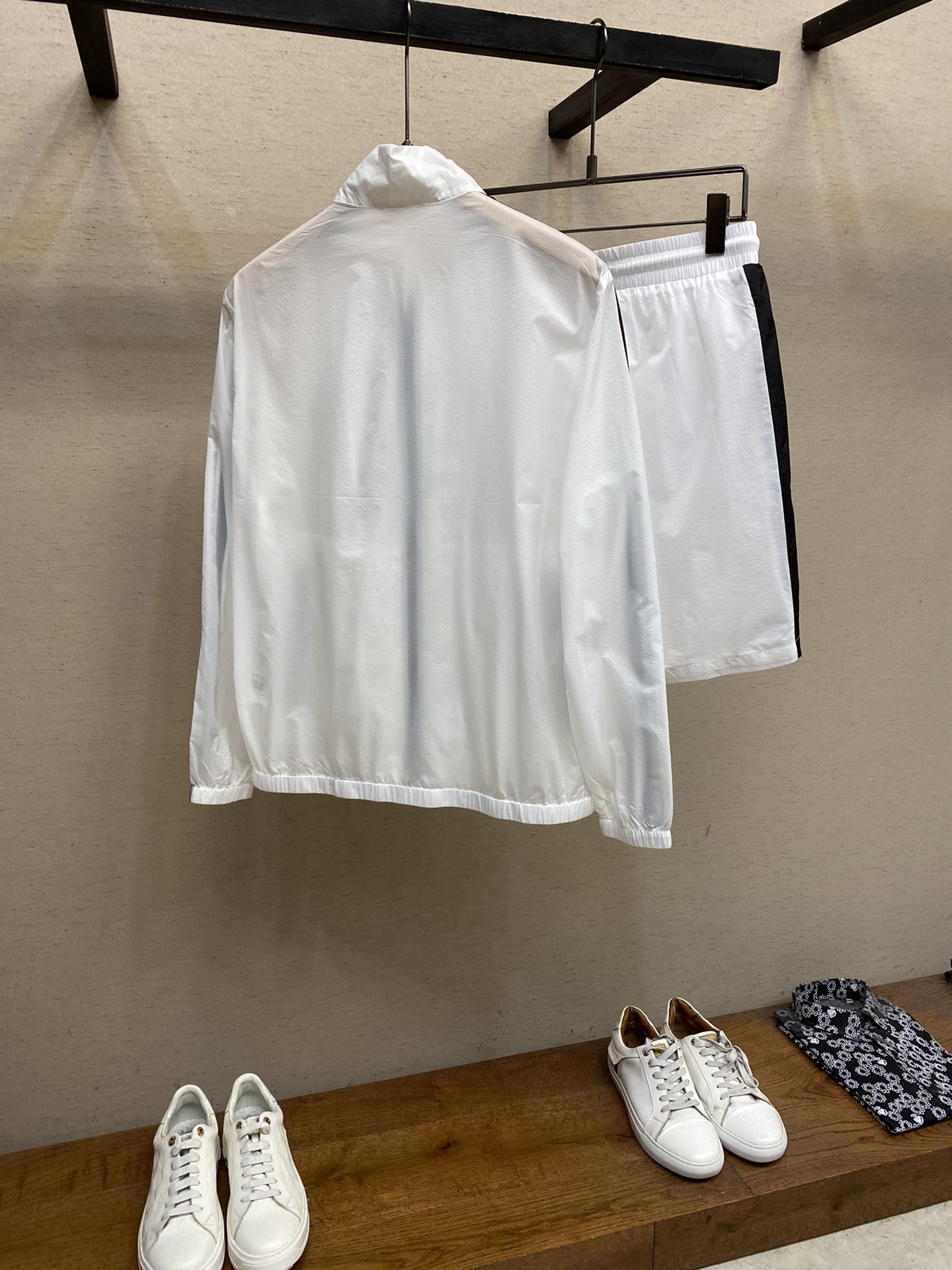 Hoodies & Sweatshirts