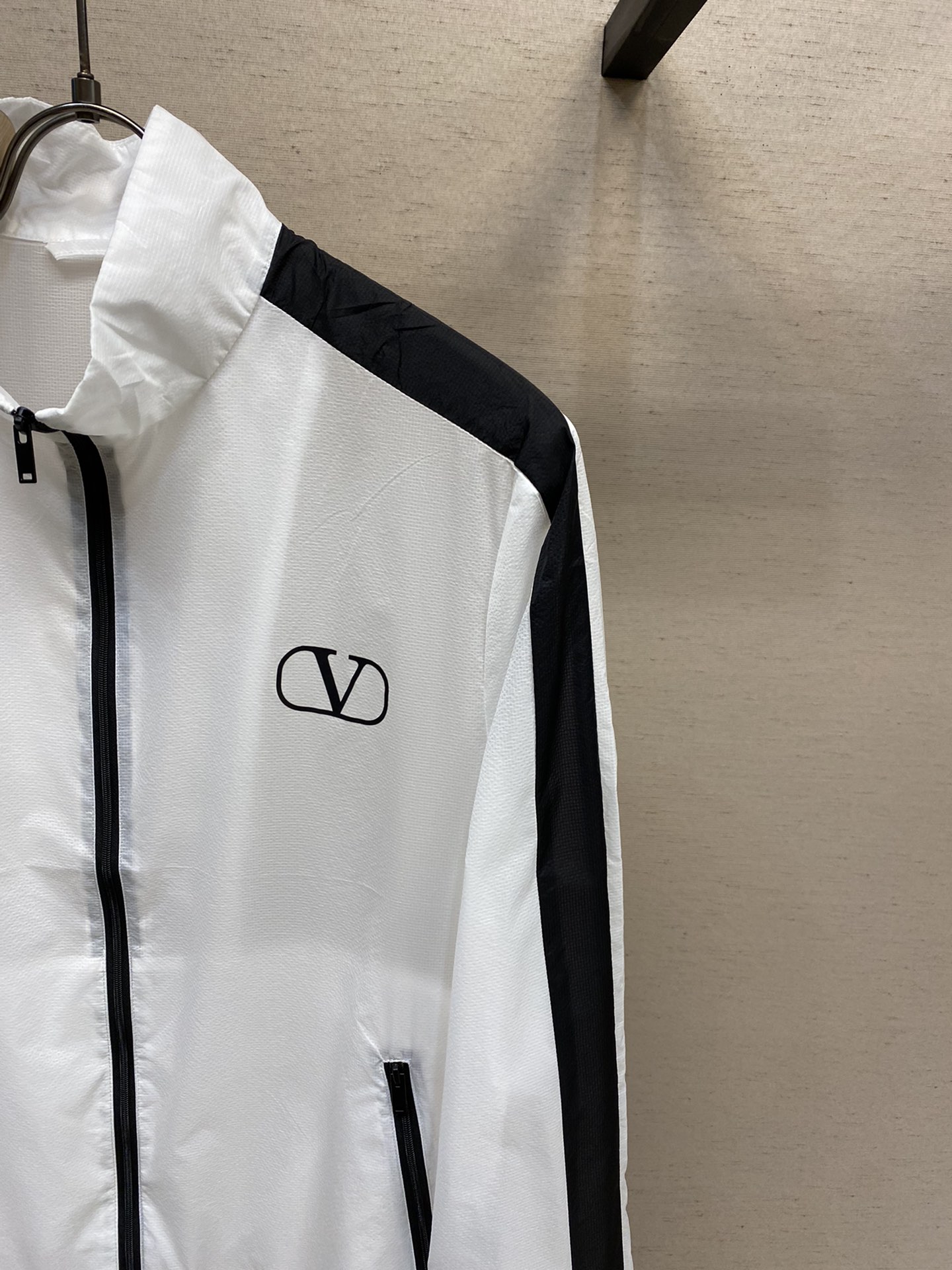 Hoodies & Sweatshirts