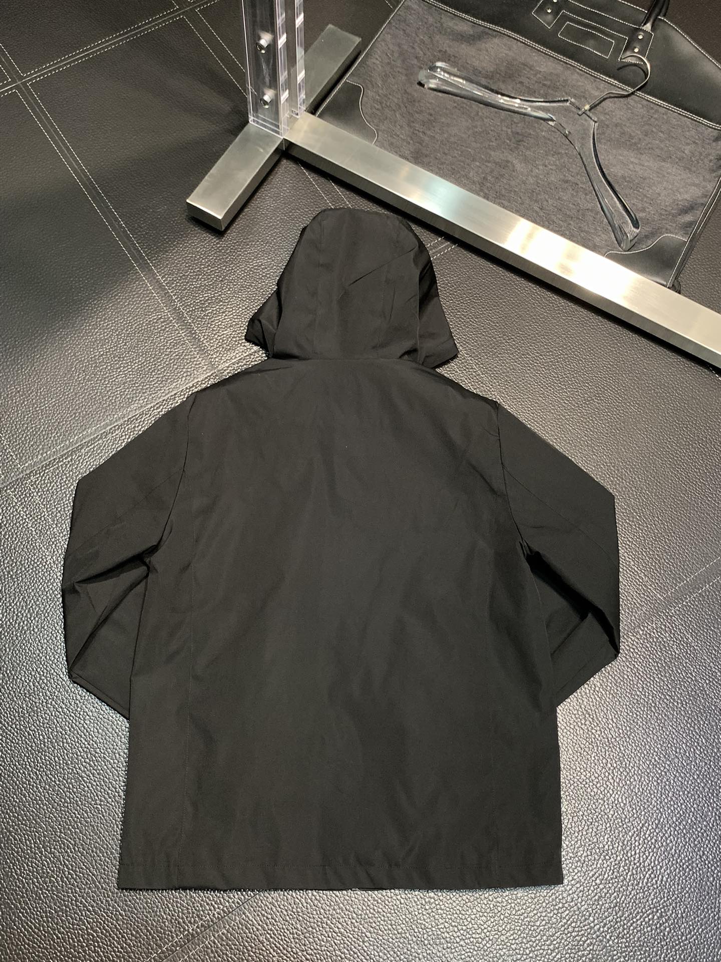 Hoodies & Sweatshirts