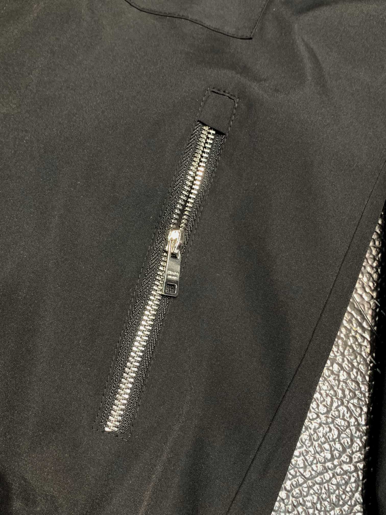 Hoodies & Sweatshirts