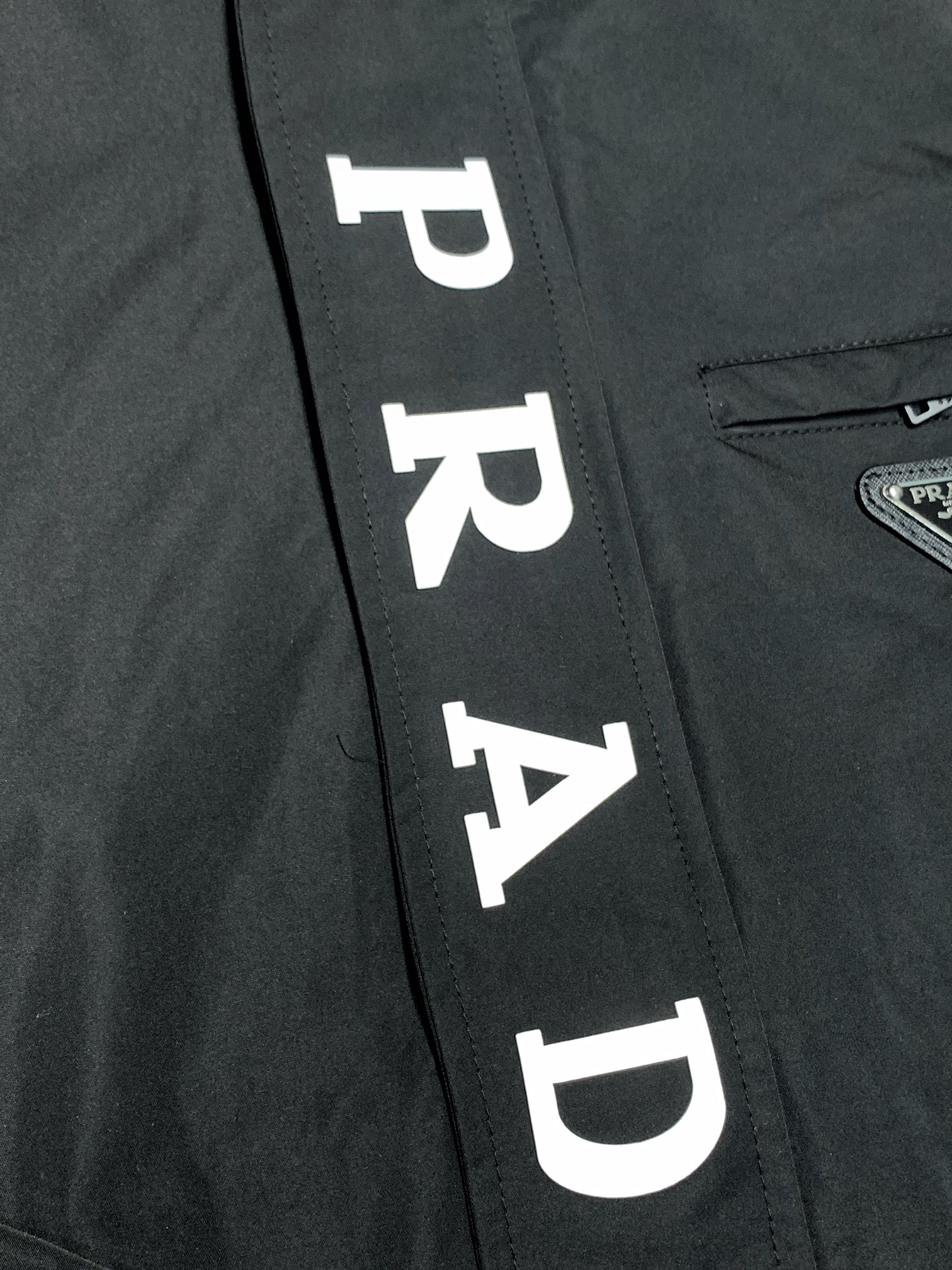 Hoodies & Sweatshirts